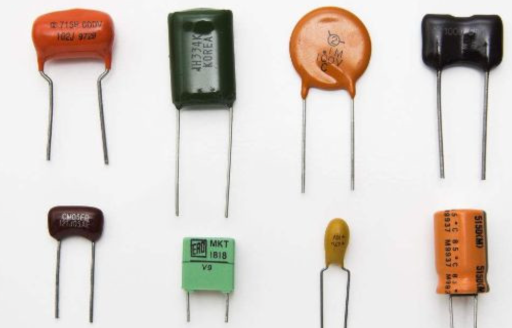 从零开始学电容：特性曲线与频率响应的奥秘